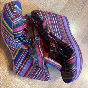 Blowfish Rainbow wedge size 8.5